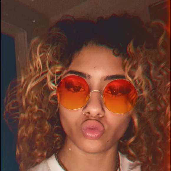 Meet your Posher, Mariela - Picture 1 of 1